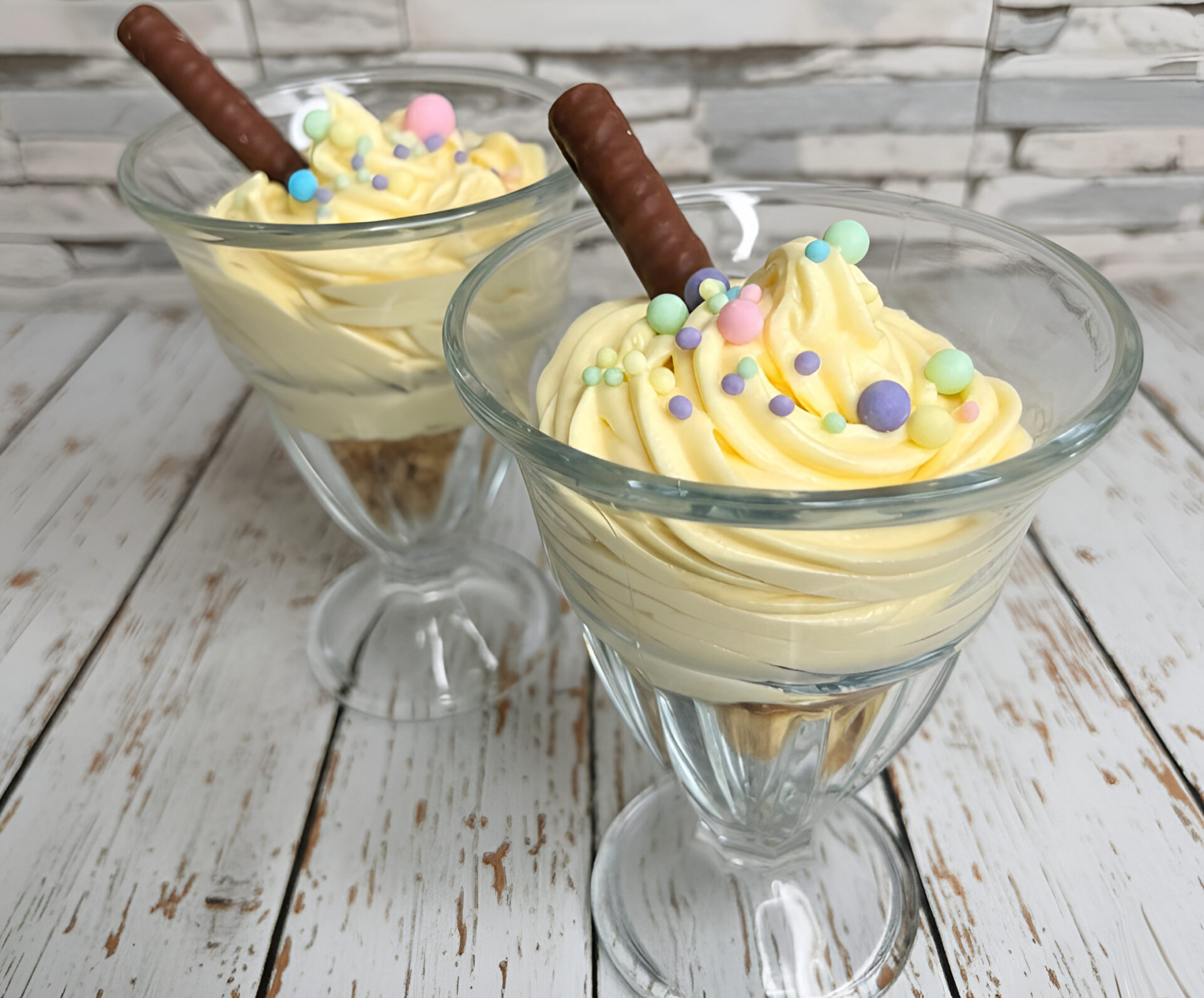 Desert Crema de lamaie cu frisca poza