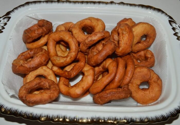 Transferati gogosile pe un servet in vas