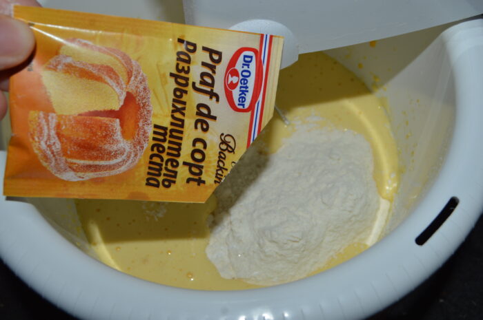 Adaugati faina si praful de copt