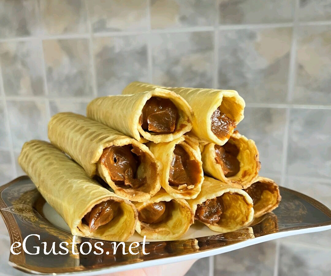 Tuburi de vafe cu lapte condensat poza