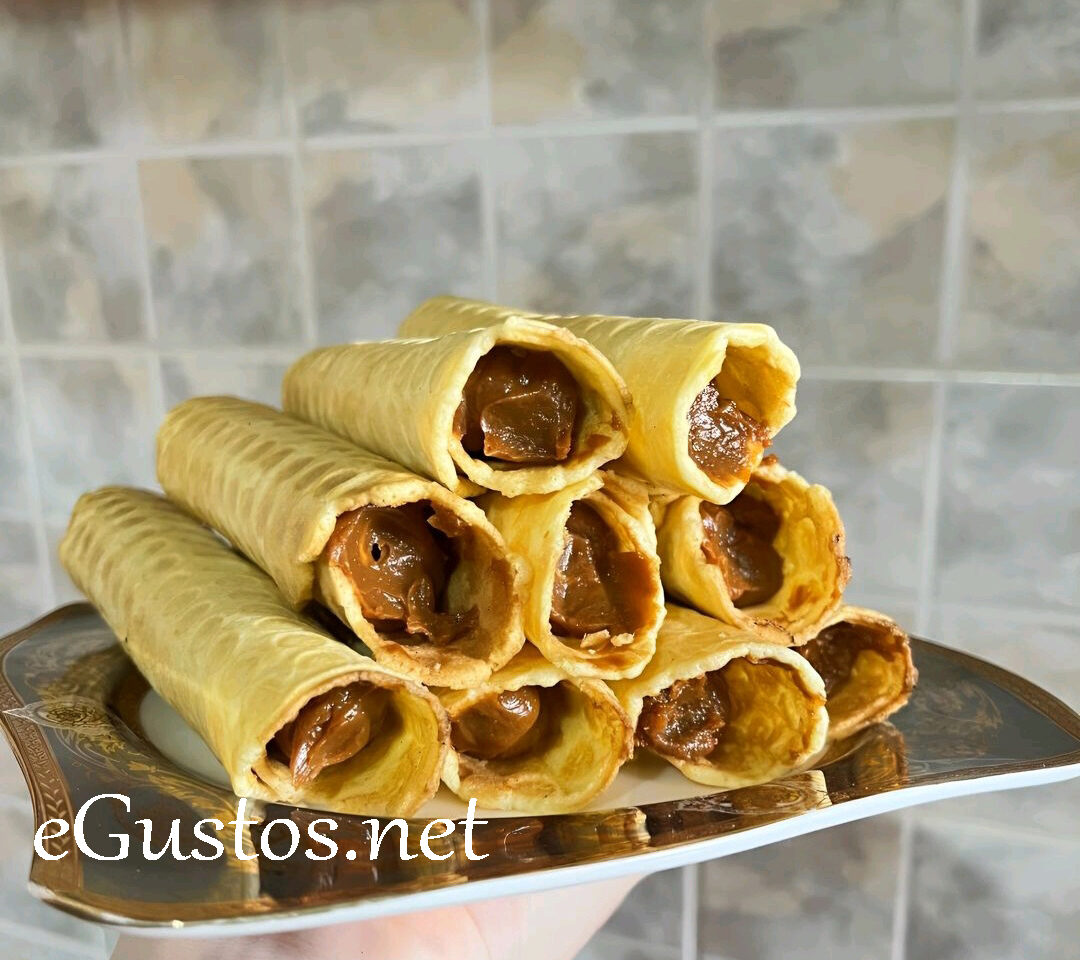 Tuburi de vafe cu lapte condensat poza