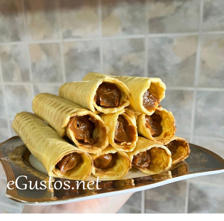 Tuburi de vafe cu lapte condensat