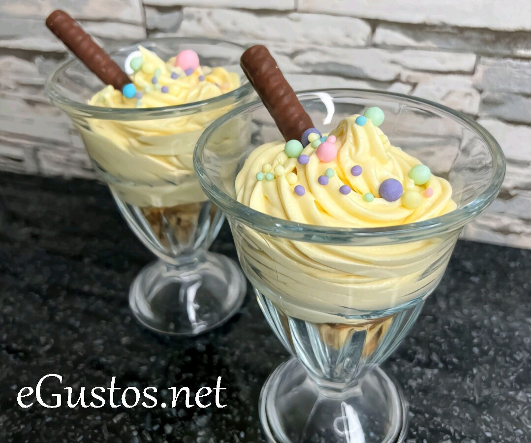 Desert Crema de lamaie cu frisca poza