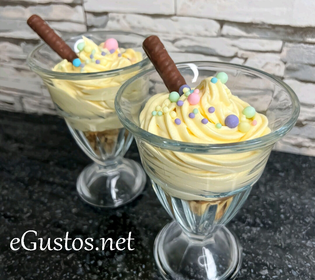 Desert Crema de lamaie cu frisca poza