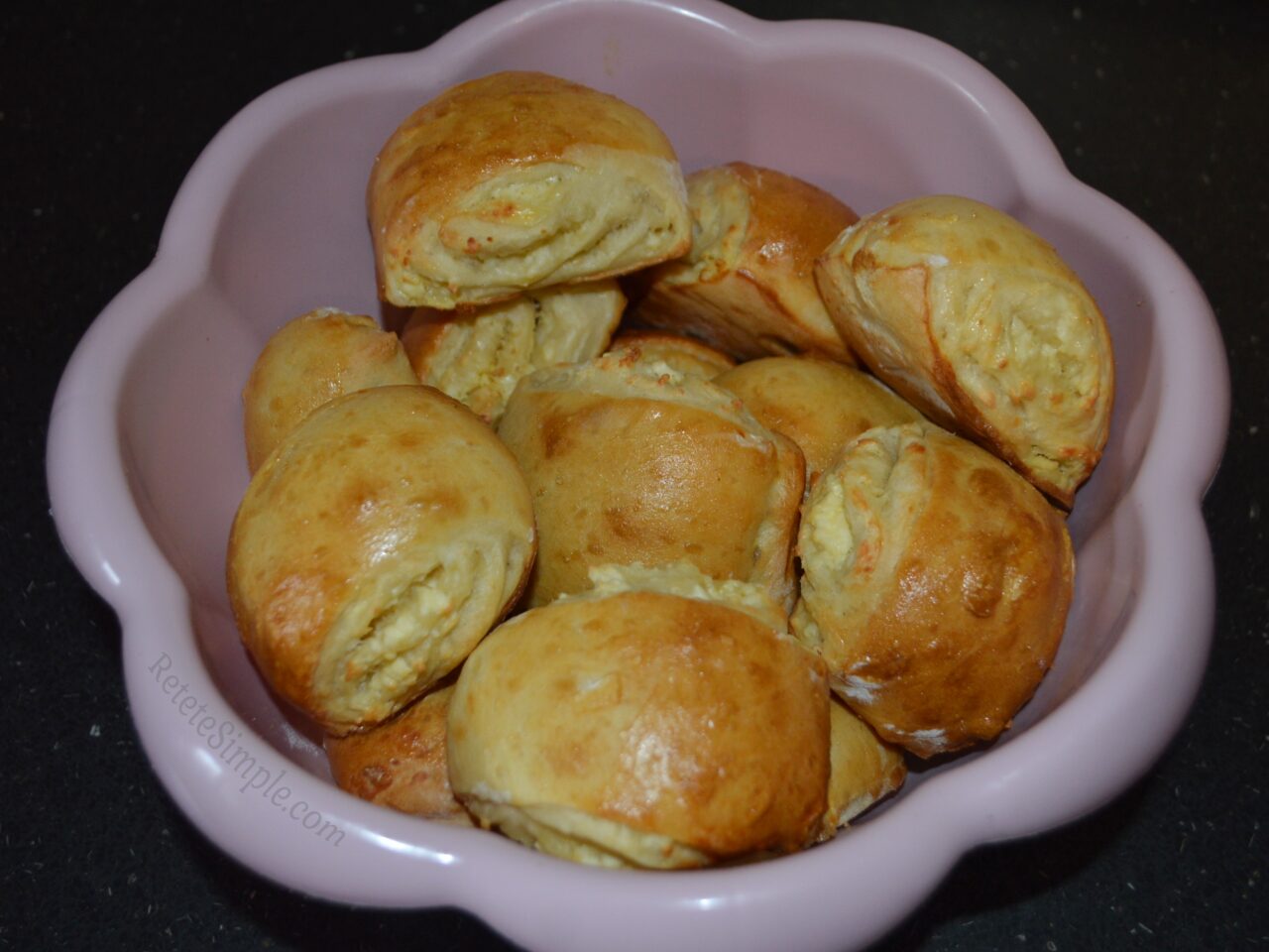 Placinte cu branza la cuptor poza