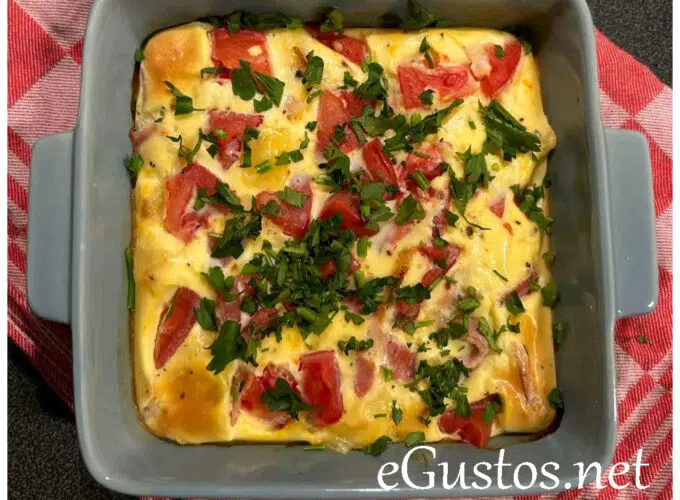 Omletă la cuptor cu șuncă și cașcaval