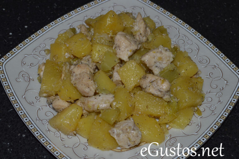 Cartofi inabusiti cu pui si ardei la tigaie