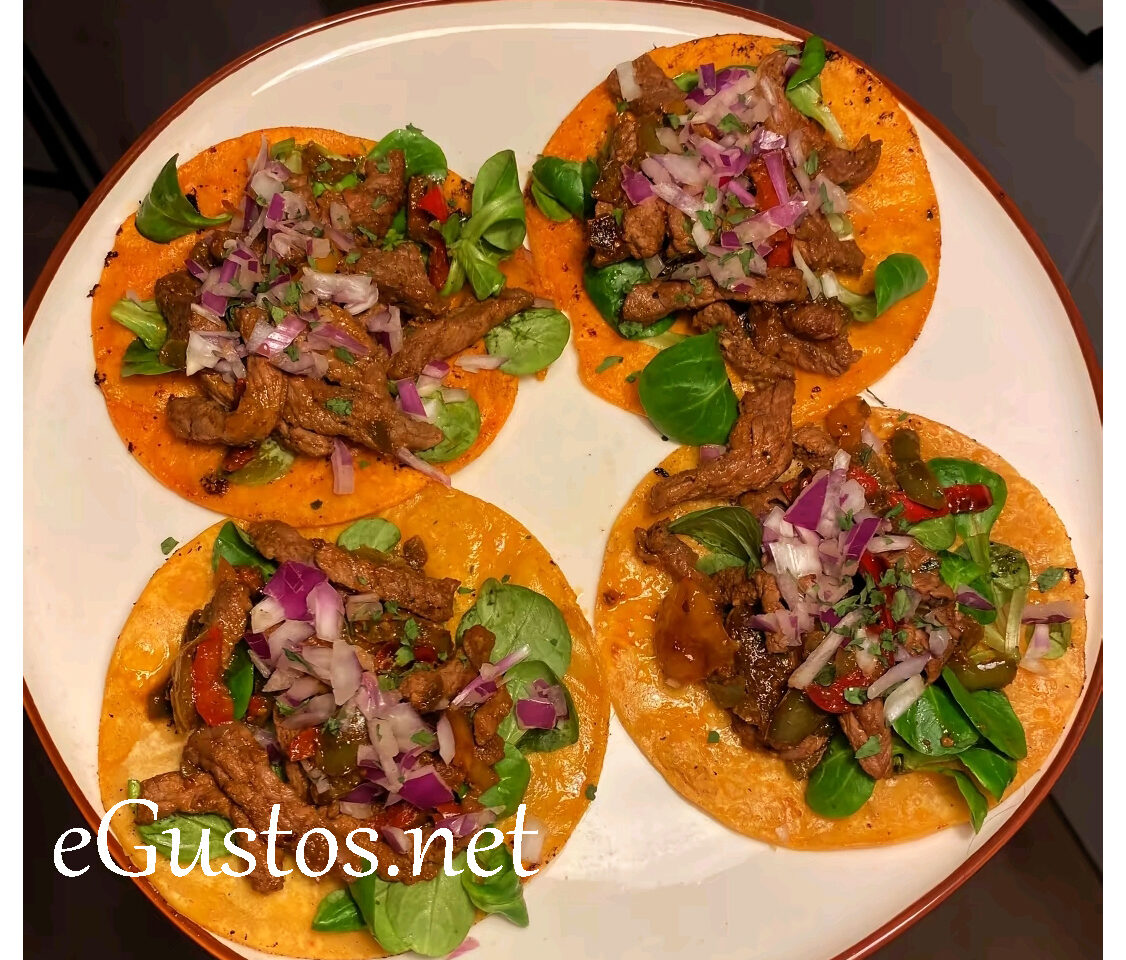 Tacos cu carne de vita si legume poza