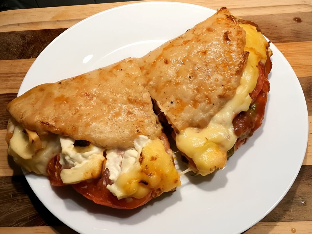 Carne tocata cu cascaval si rosii poza