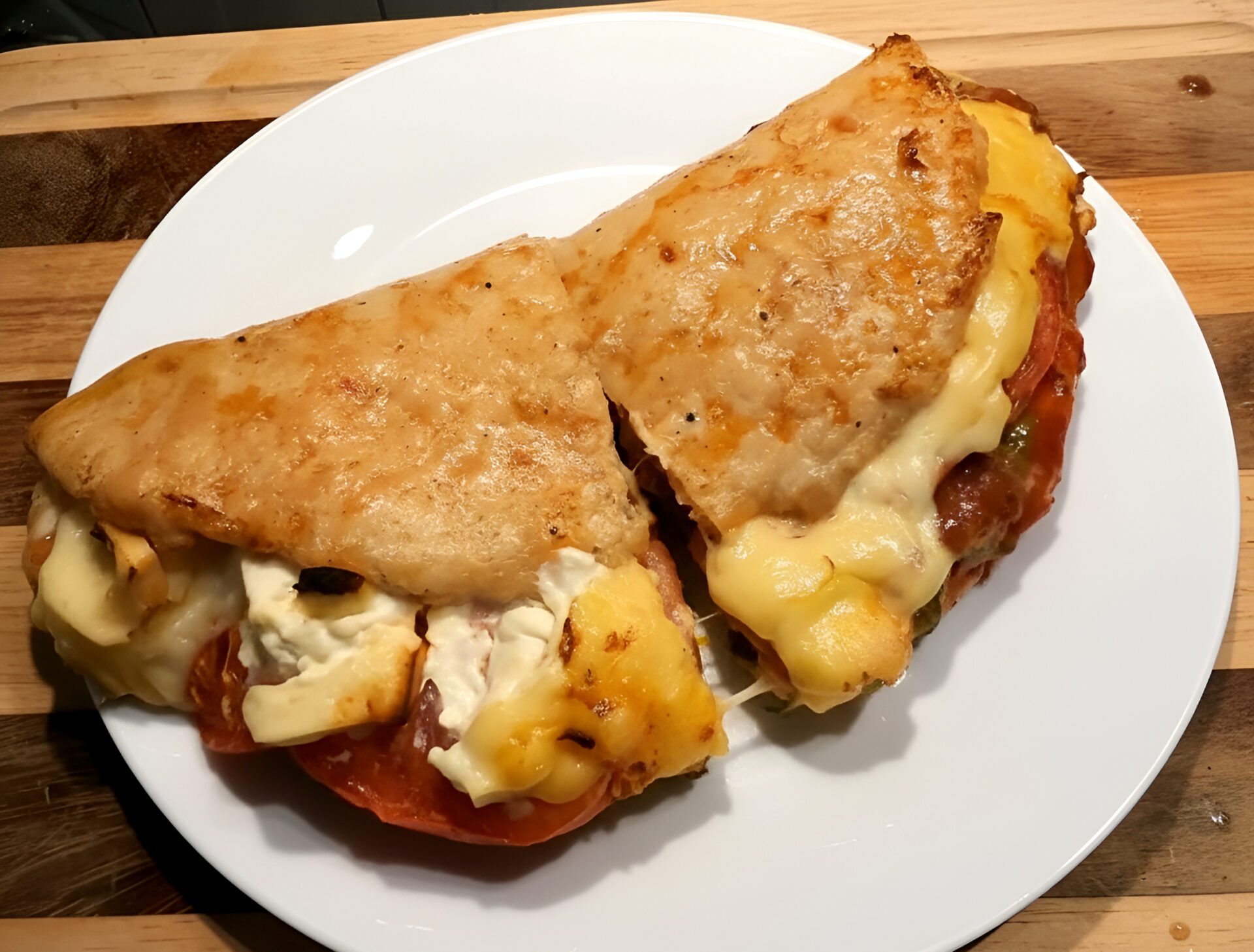 Carne tocata cu cascaval si rosii poza