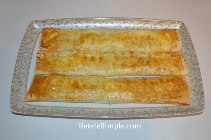 Rulada cu branza de vaci si banana este gata