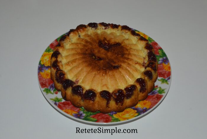 Prajitura cu visine este gata