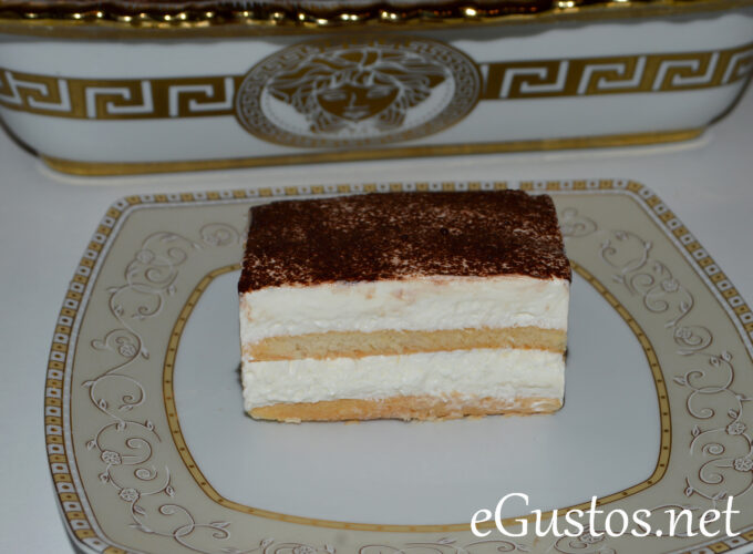 Tort fara coacere cu piscoturi si frisca poza