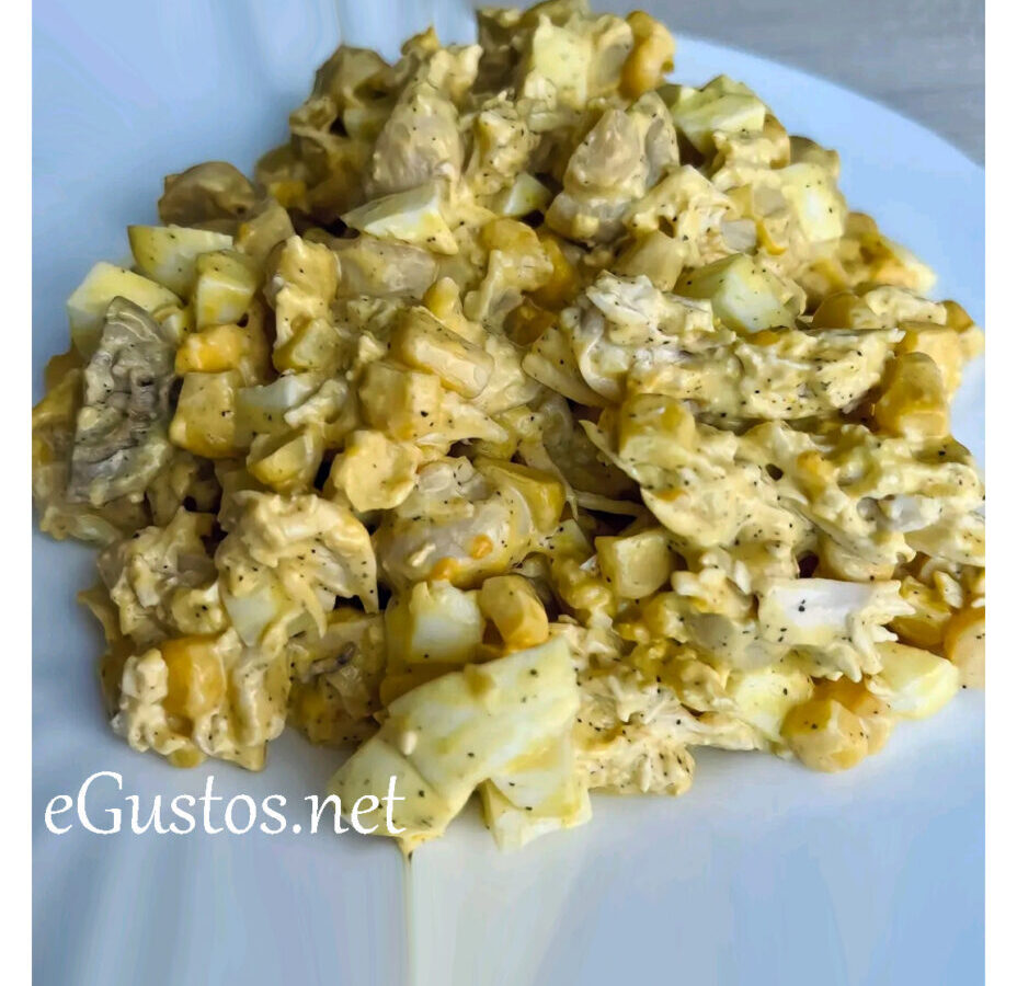 Salata de pui cu porumb si ciuperci poza