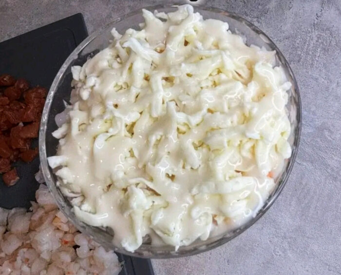 Urmatorul strat va fi din cascaval