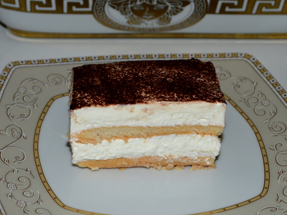 Tort cu piscoturi si frisca poza