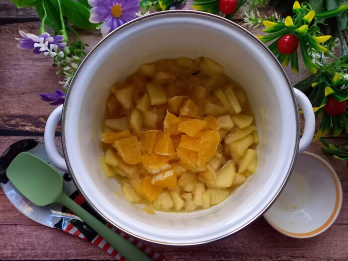 Adaugati pulpa de portocala la mere si fierbeti