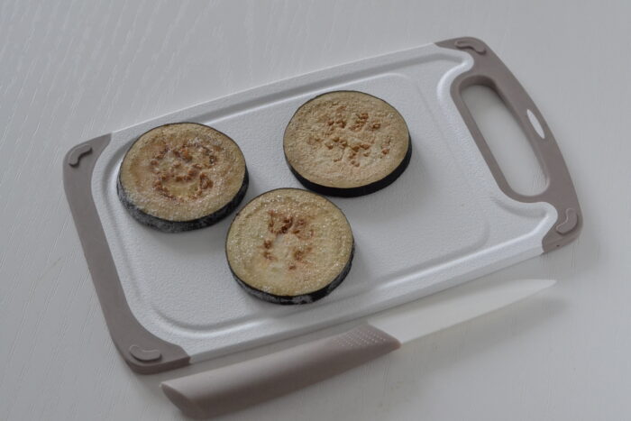 Se taie vinetele in cercuri