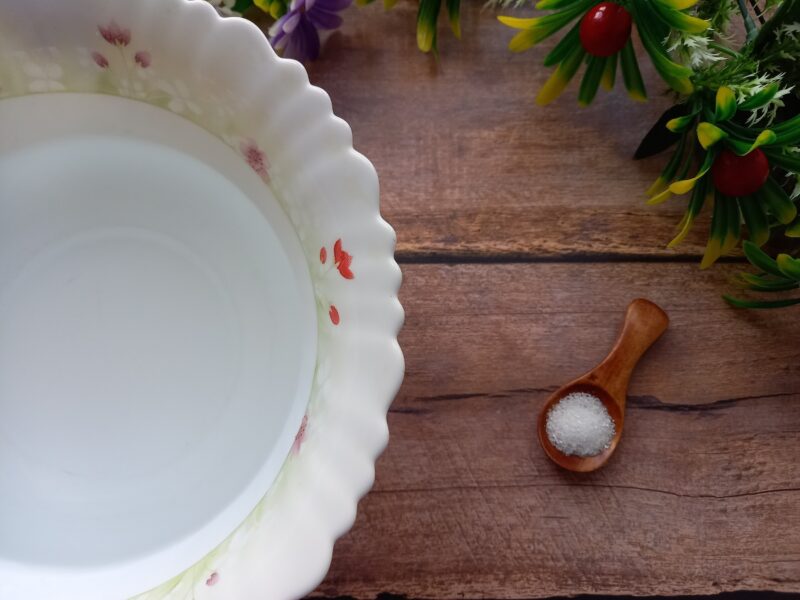 Diluati acidul citric in apa rece