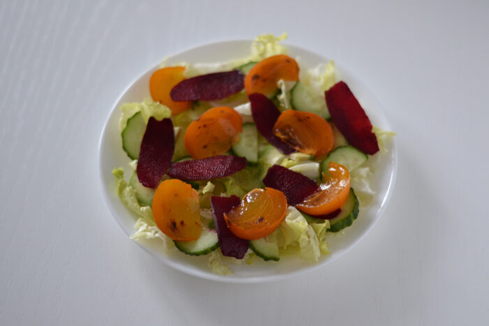 Spalati kaki-urile si taiati-le