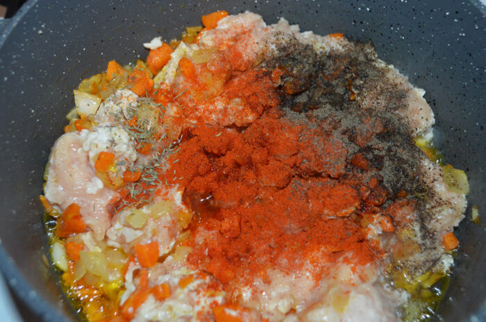 Adaugati sarea, piperul negru