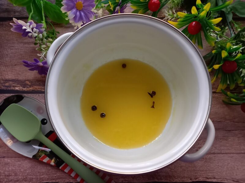 Puneti vasul la un foc