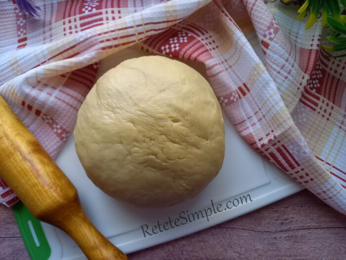 Aluat cu margarina si smantana poza