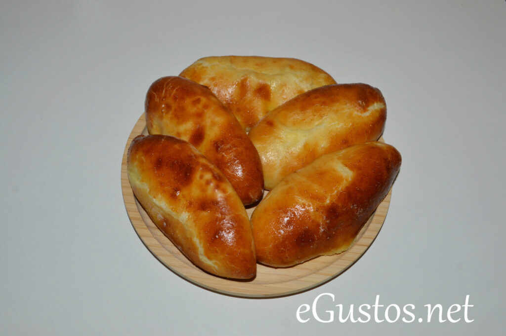 Pateuri cu branza la cuptor
