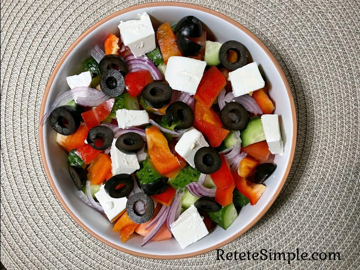 Salata greceasca cu branza feta