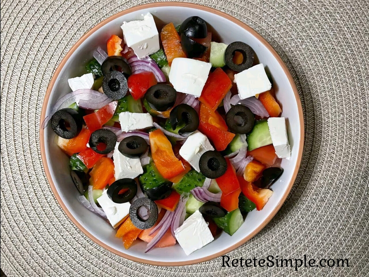 Salata greceasca cu branza feta