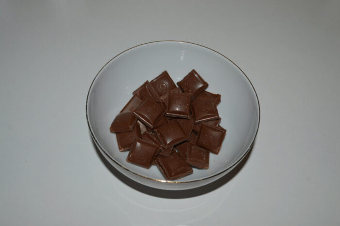 Rupeti ciocolata in bucati mici