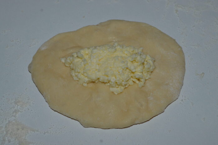 Pasati cu mainele bila de aluat