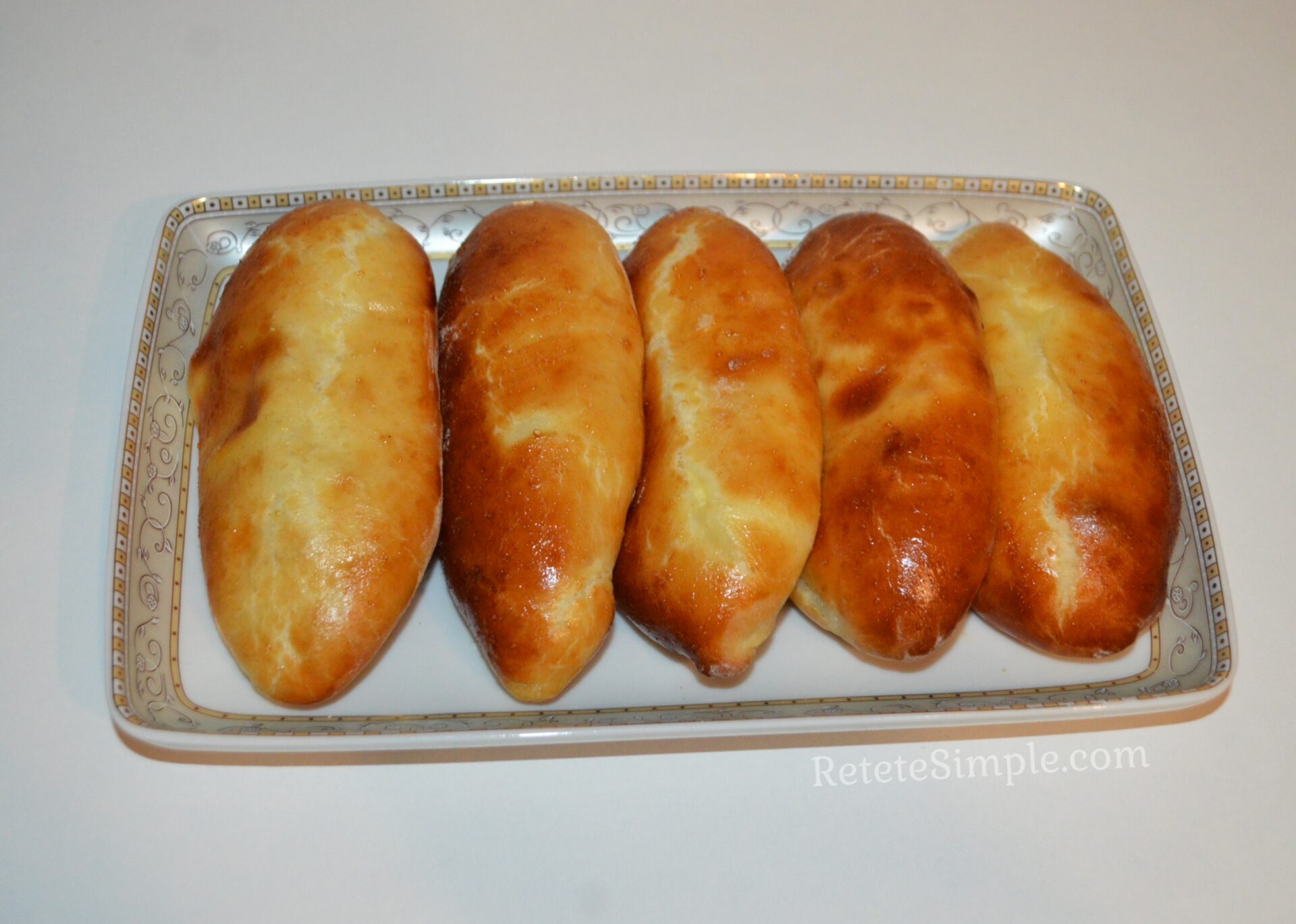 Pateuri cu branza la cuptor poza