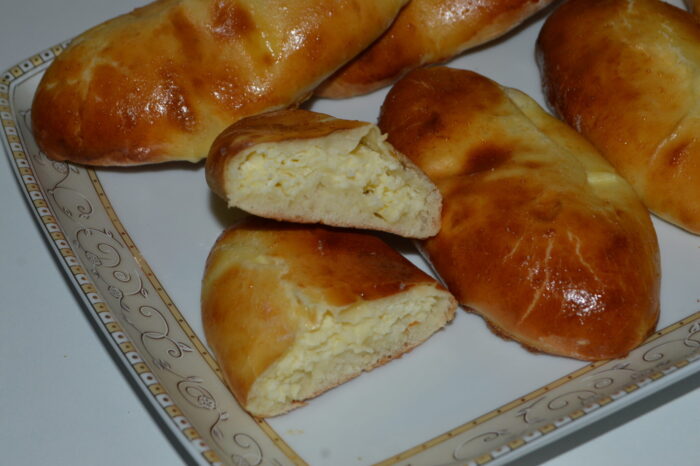 pateuri taiate cu umplutura de branza vizibila
