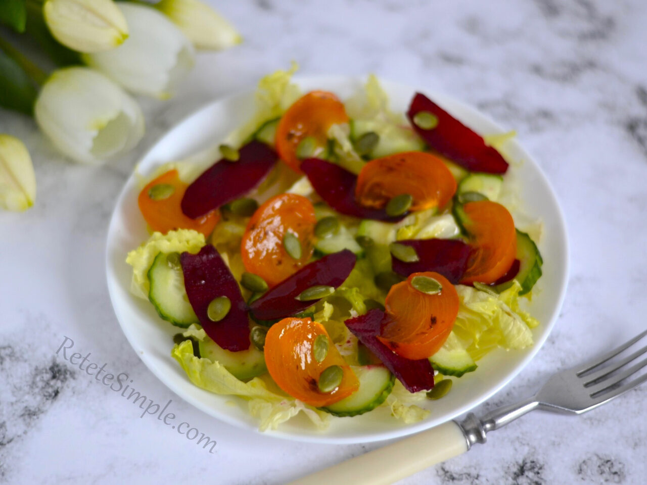 Salata cu kaki, avocado si sfecla rosie poza