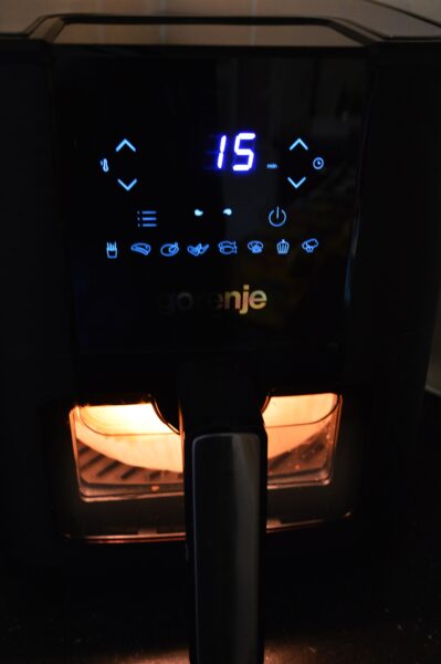Setati Air Fryer-ul la 15 minute