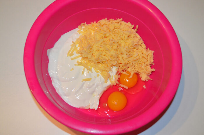 Adaugati cascavalul ras