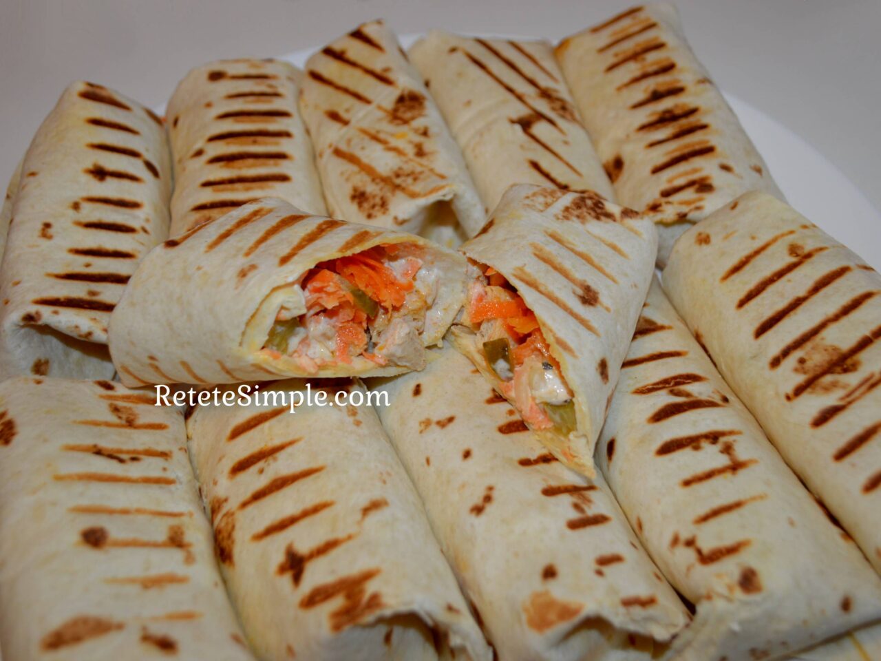 Shaorma din tortilla cu pui si legume poza