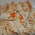 Shaorma din tortilla cu pui si legume