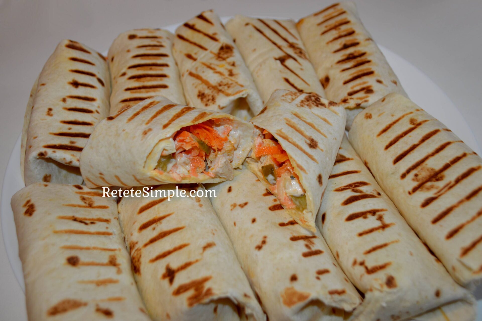 Shaorma din tortilla cu pui si legume poza