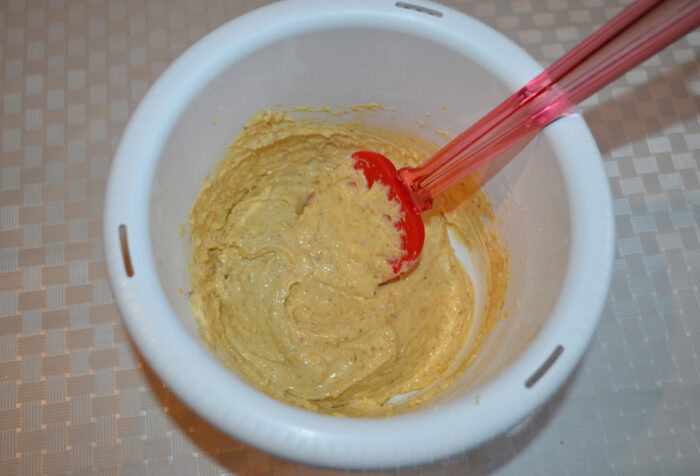 Amestecati cu o spatula