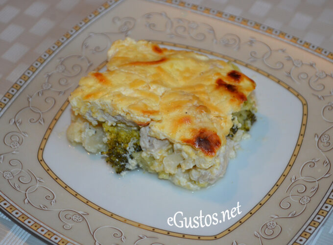 Caserola de broccoli si conopida cu pui la cuptor poza
