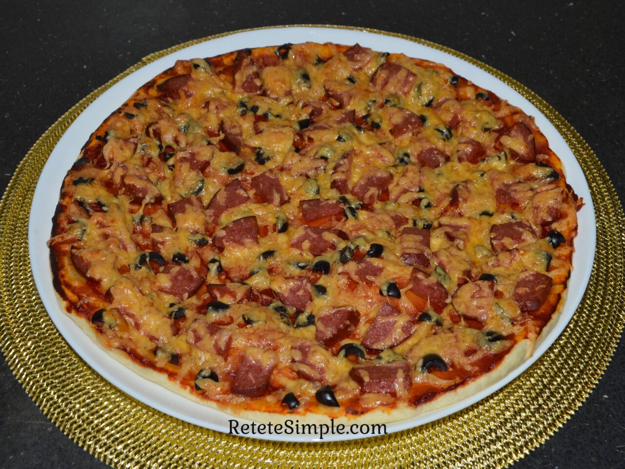 Pizza rapida cu aluat fara drojdie poza