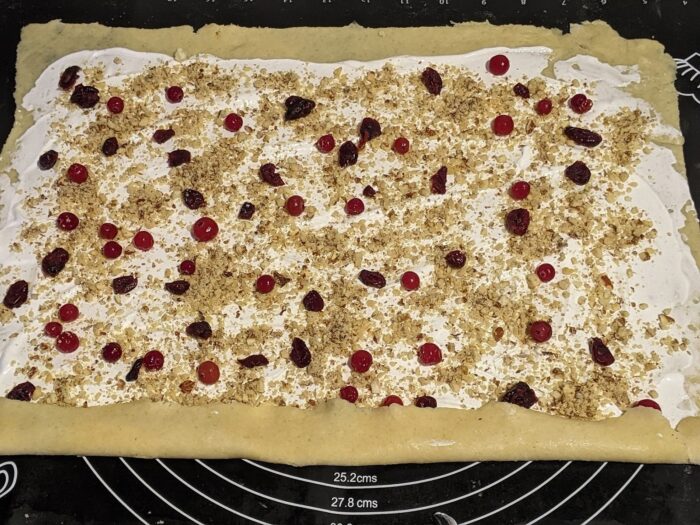 Presărați cu nuci și merișoare