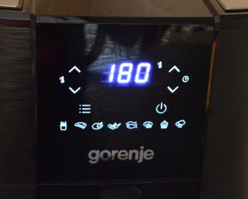 Setati Air Fryer-ul la 180 de grade