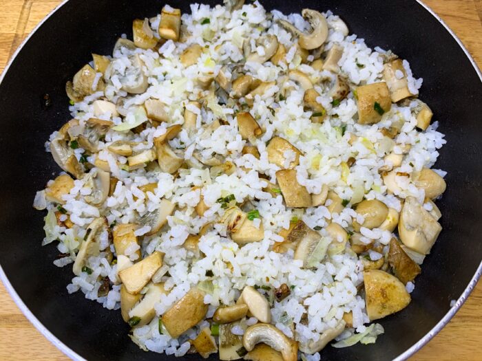 se adauga orezul fiert