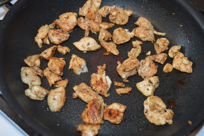 Prajiti in tigaie pieptul de pui