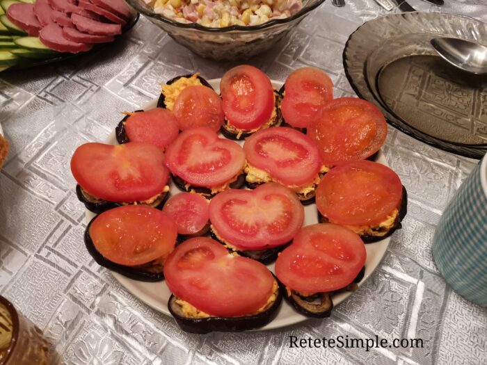 Aperitiv din vinete cu rosii