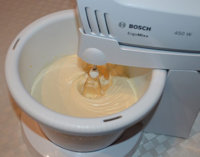 Bateti cu mixerul