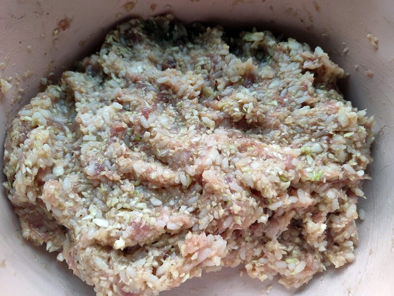 Amestecăm bine ingredientele